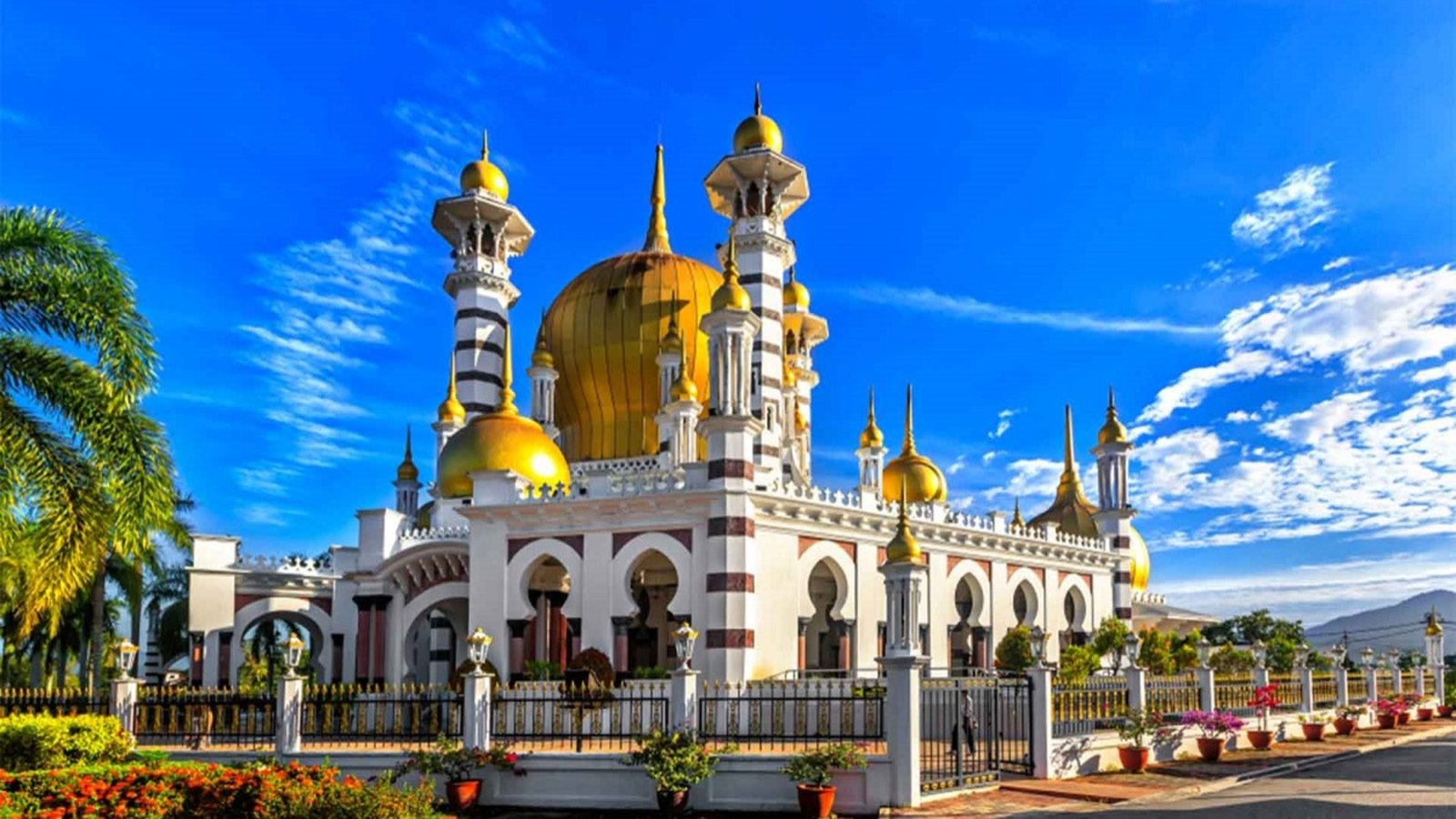 The Ultimate Malaysia Vacation Travel Guide Zen Tripstar Ubudiah Mosque in Kuala Kangsar Perak Malaysia